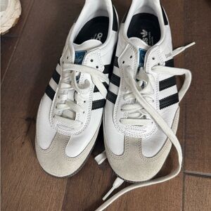 Adidas Samba Classic White and Black Men’s 6.5/ Women’s 7.5